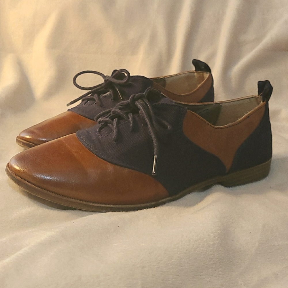 Women's navy/tan oxfords
